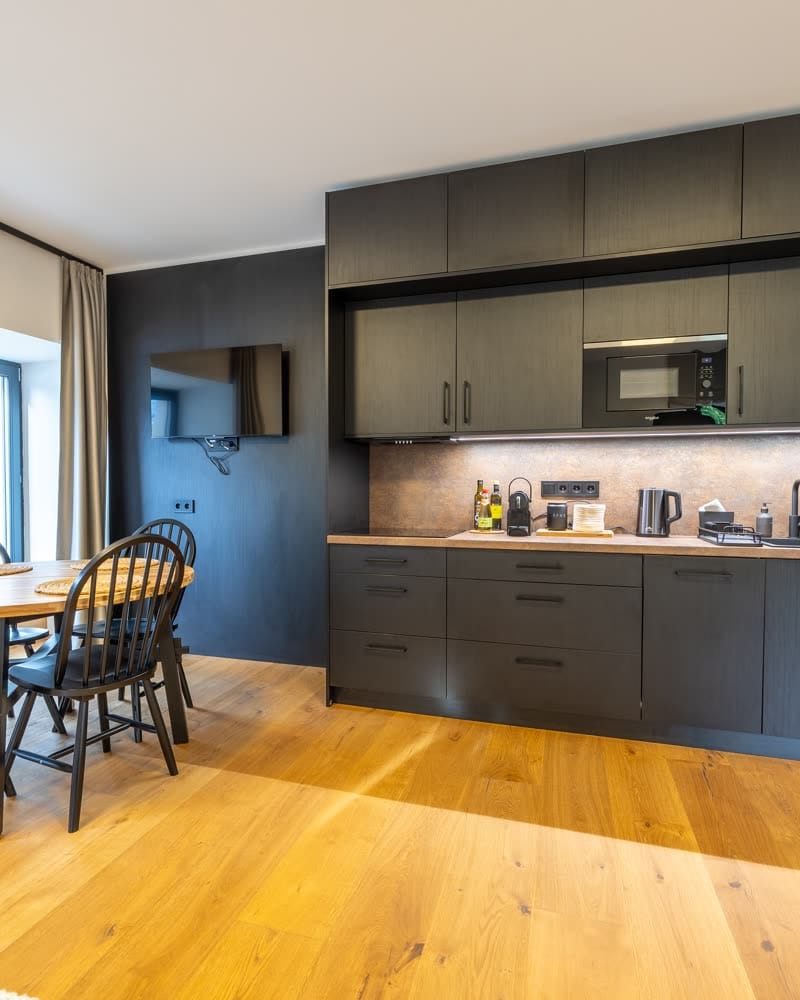 Fitted kitchen with oven and dishwasher